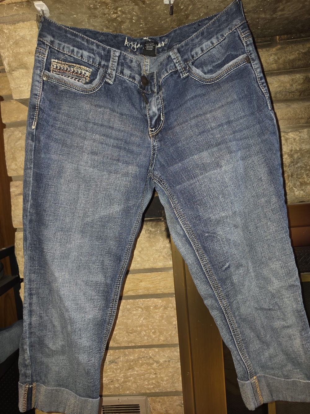 Ariya Women's Blue Denim Capris Jeans